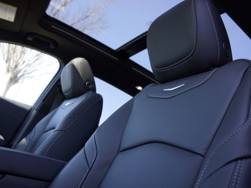 Used 2025 Cadillac XT4 Premium Luxury image 25