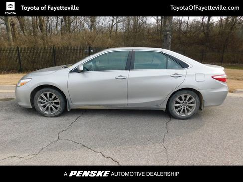 Used 2016 Toyota Camry XLE image 2