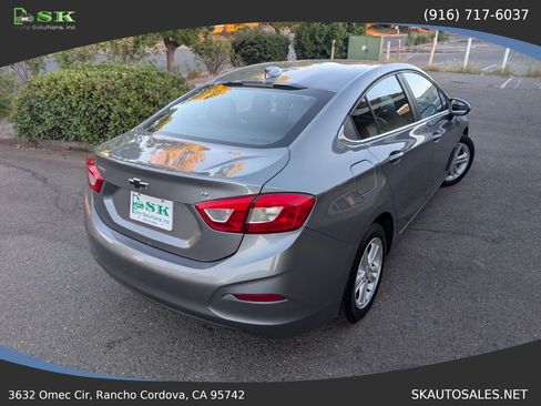 Used 2018 Chevrolet Cruze LT FWD image 7