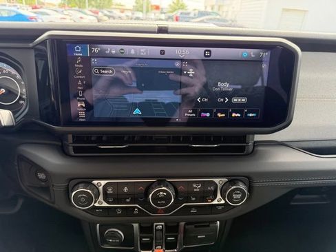 Used 2024 Jeep Wrangler Unlimited Sahara w/ Technology Group AWD/4WD image 22