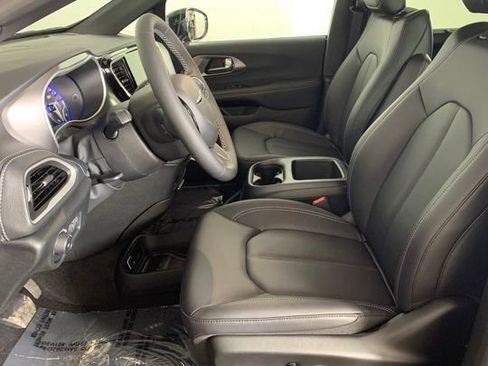 New 2026 Chrysler Pacifica Select image 10