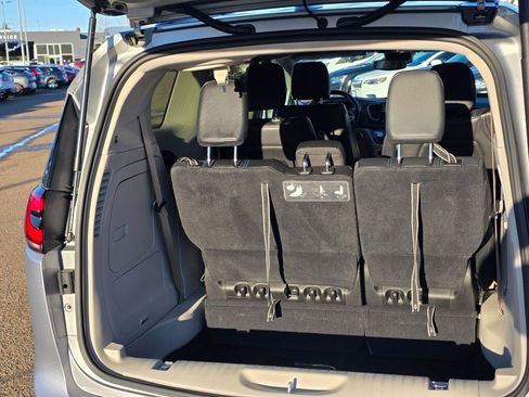 Used 2021 Chrysler Pacifica Touring-L image 24