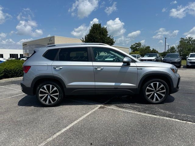 Certified 2023 Volkswagen Taos SE w/ Panoramic Sunroof Package AWD/4WD image 8