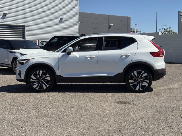 Used 2024 Volvo XC40 B5 Plus w/ Protection Package Premier AWD/4WD image 9