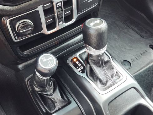 Used 2024 Jeep Wrangler Unlimited Sport AWD/4WD image 21