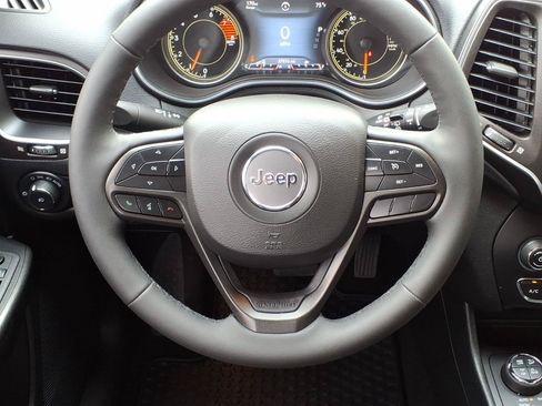 Used 2022 Jeep Cherokee Trailhawk w/ Comfort/Convenience Group AWD/4WD image 13