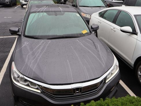 Used 2017 Honda Accord EX-L image 2