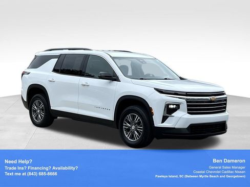 Used 2025 Chevrolet Traverse LT AWD/4WD image 3