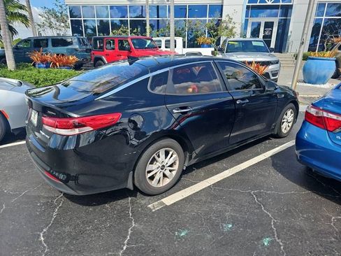 Used 2018 Kia Optima LX FWD image 2