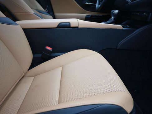 Certified 2023 Lexus ES 300h w/ Premium Package FWD image 25