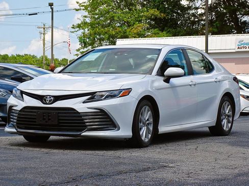 Used 2021 Toyota Camry LE FWD image 7