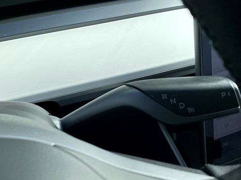 Used 2020 Tesla Model 3 Standard Range Plus image 18