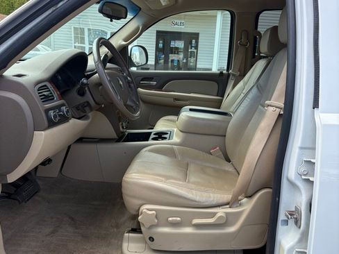 Used 2009 Chevrolet Suburban LT AWD/4WD image 9
