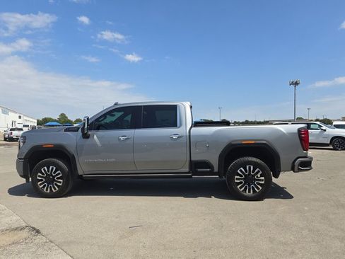 Used 2025 GMC Sierra 2500 Denali Ultimate AWD/4WD image 9