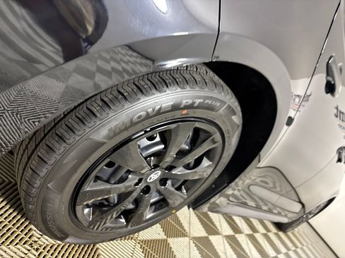 Used 2024 Toyota Corolla LE FWD image 31