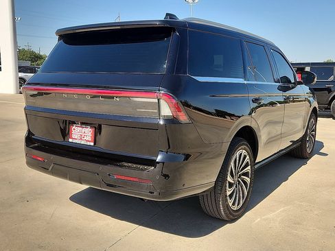 Used 2025 Lincoln Navigator Black Label AWD/4WD image 3