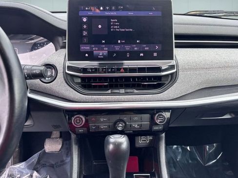 Used 2022 Jeep Compass Latitude image 21