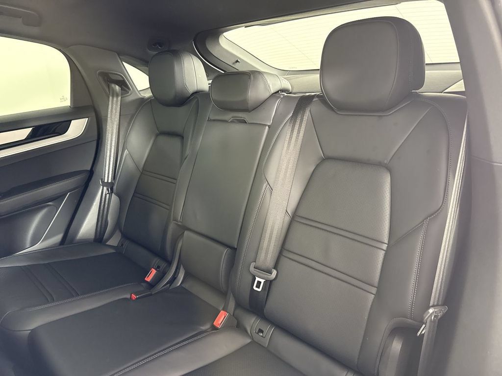 Certified 2024 Porsche Cayenne Coupe AWD/4WD image 21