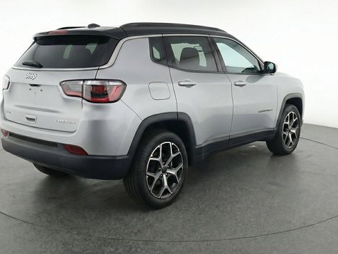 Used 2025 Jeep Compass Limited image 7