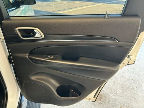 Used 2019 Jeep Grand Cherokee Limited image 15