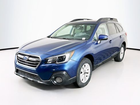 Used 2019 Subaru Outback 2.5i Premium image 3