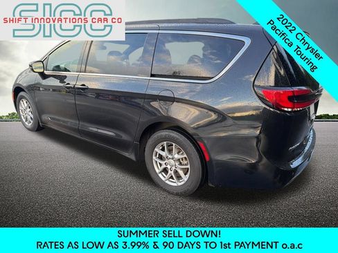 Used 2022 Chrysler Pacifica Touring FWD image 4