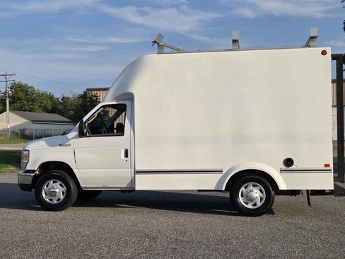 Used 2013 Ford E-350 and Econoline 350 Super Duty RWD image 36