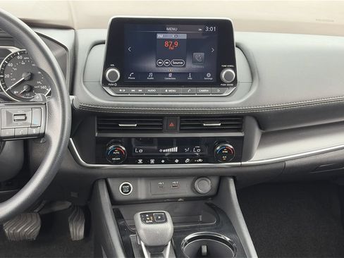 Used 2023 Nissan Rogue SV FWD image 14