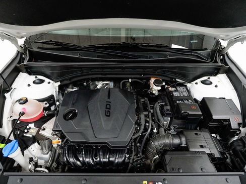 Used 2023 Kia Sorento LX image 3