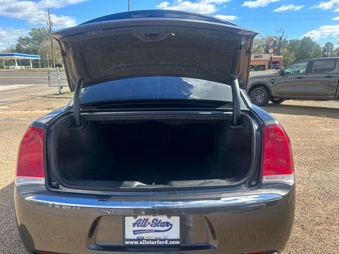 Used 2023 Chrysler 300 Touring image 13
