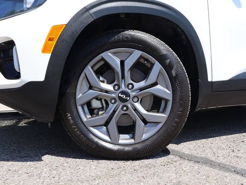 Used 2024 Kia Seltos LX AWD/4WD image 5