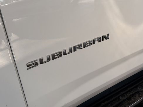 Used 2023 Chevrolet Suburban Premier image 21