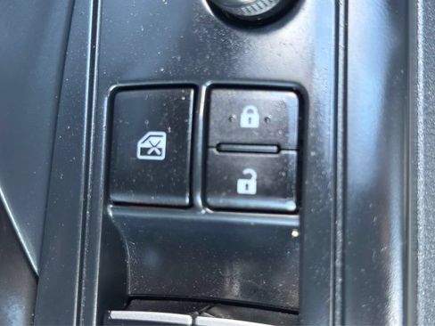 Used 2018 Toyota C-HR XLE FWD image 33