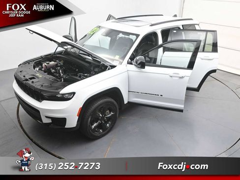 Used 2023 Jeep Grand Cherokee L Altitude AWD/4WD image 37