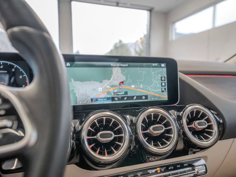 Used 2021 Mercedes-Benz GLA 250 4MATIC image 30