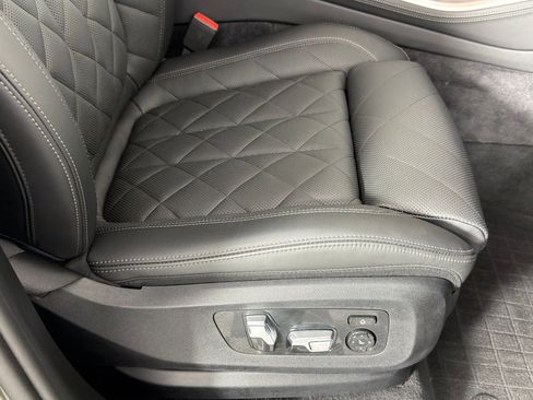 Used 2025 BMW X5 xDrive40i w/ Executive Package image 32