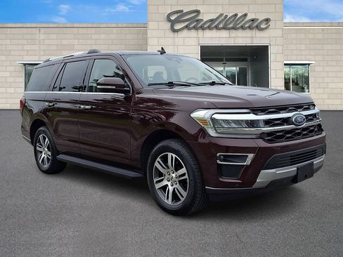 Used 2024 Ford Expedition Limited AWD/4WD image 2