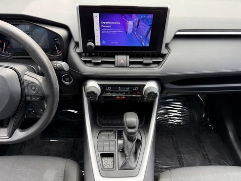 Used 2025 Toyota RAV4 XLE AWD/4WD image 19