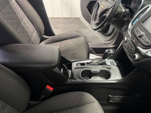 Used 2018 Chevrolet Equinox LT image 23