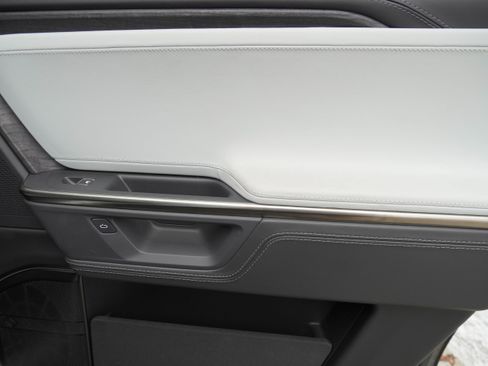 Used 2025 Rivian R1S Adventure AWD/4WD image 29