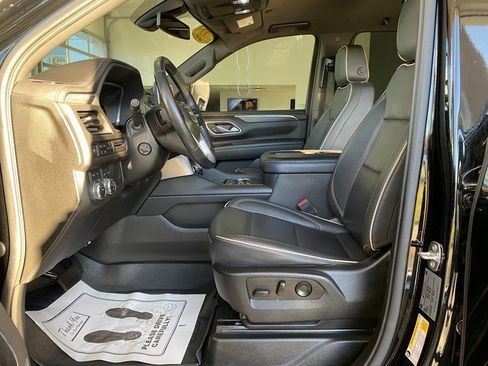 Used 2022 GMC Yukon XL SLT w/ SLT Luxury Package image 13