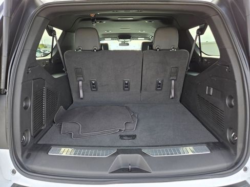 Used 2023 Chevrolet Suburban RST AWD/4WD image 16