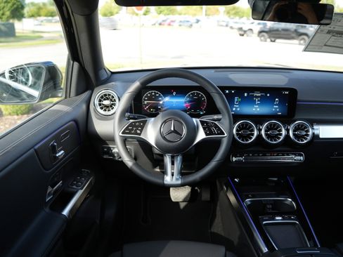 New 2026 Mercedes-Benz GLB 250 4MATIC image 21