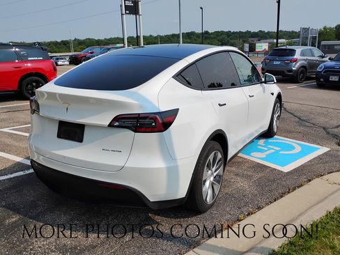 Used 2020 Tesla Model Y AWD image 3