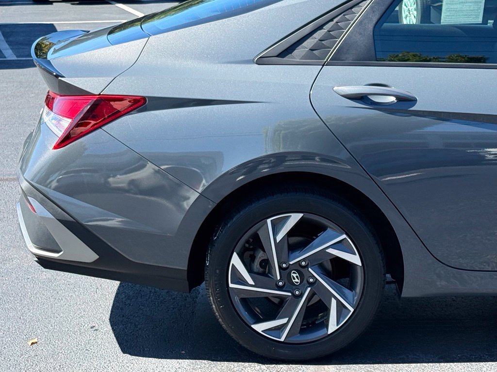 Used 2025 Hyundai Elantra Sport FWD image 8