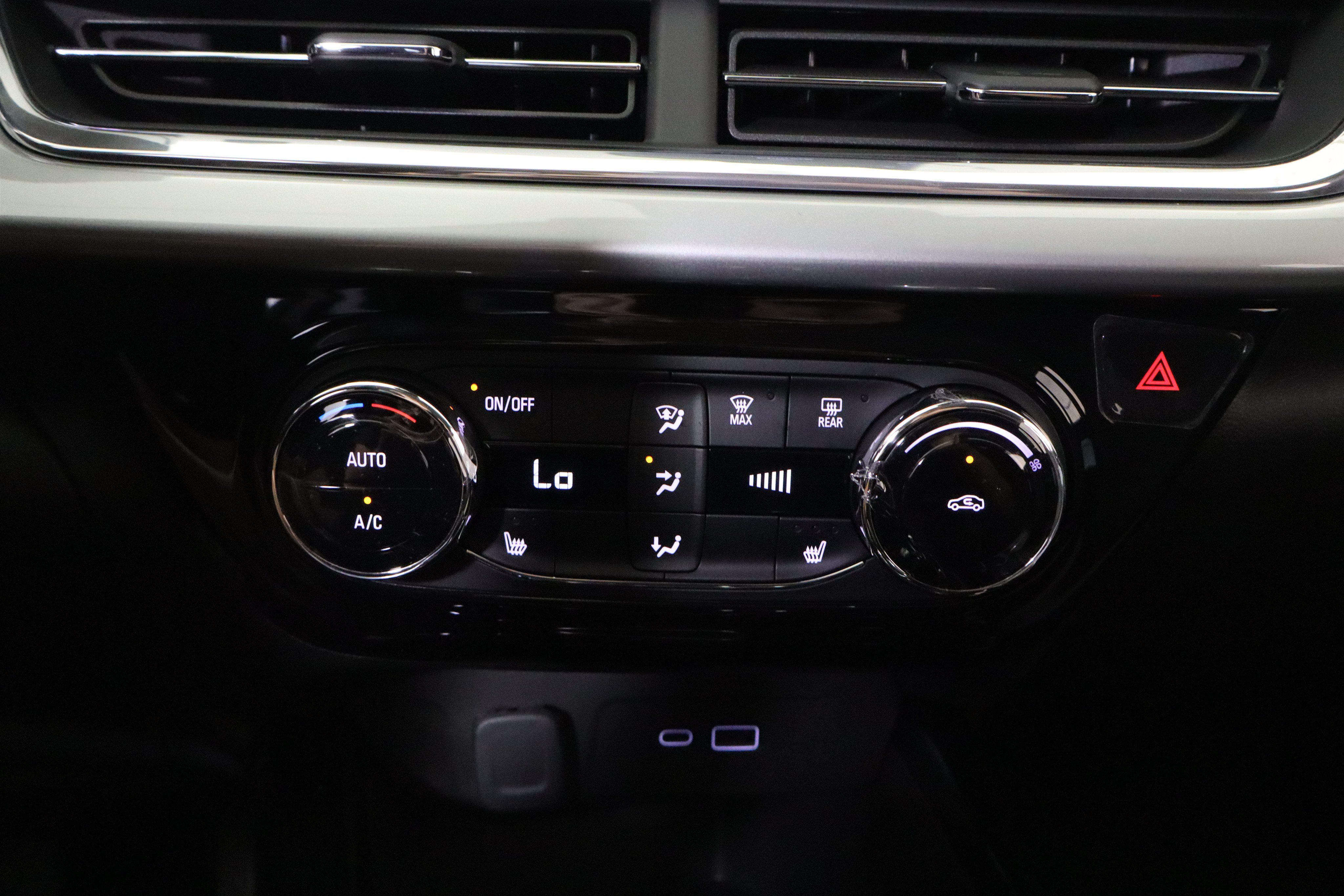 New 2026 Chevrolet Trax LT w/ LT Convenience Package FWD image 27