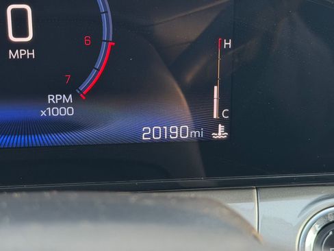 Used 2025 Chevrolet Trax LT image 38