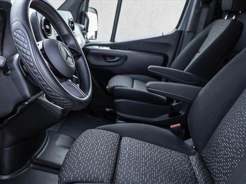 Used 2025 Mercedes-Benz Sprinter 2500 image 11