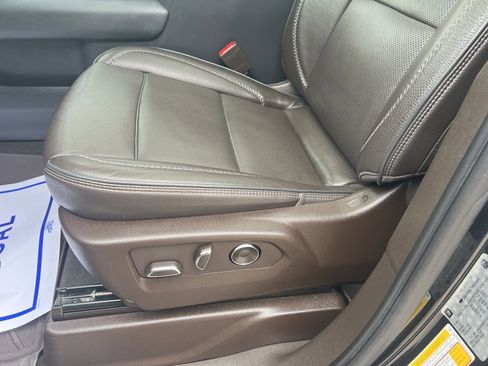 Used 2021 GMC Yukon Denali w/ Denali Premium Package image 16