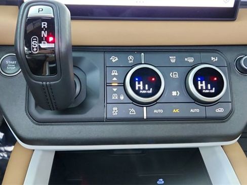 Used 2025 Land Rover Defender 90 X-Dynamic SE image 44